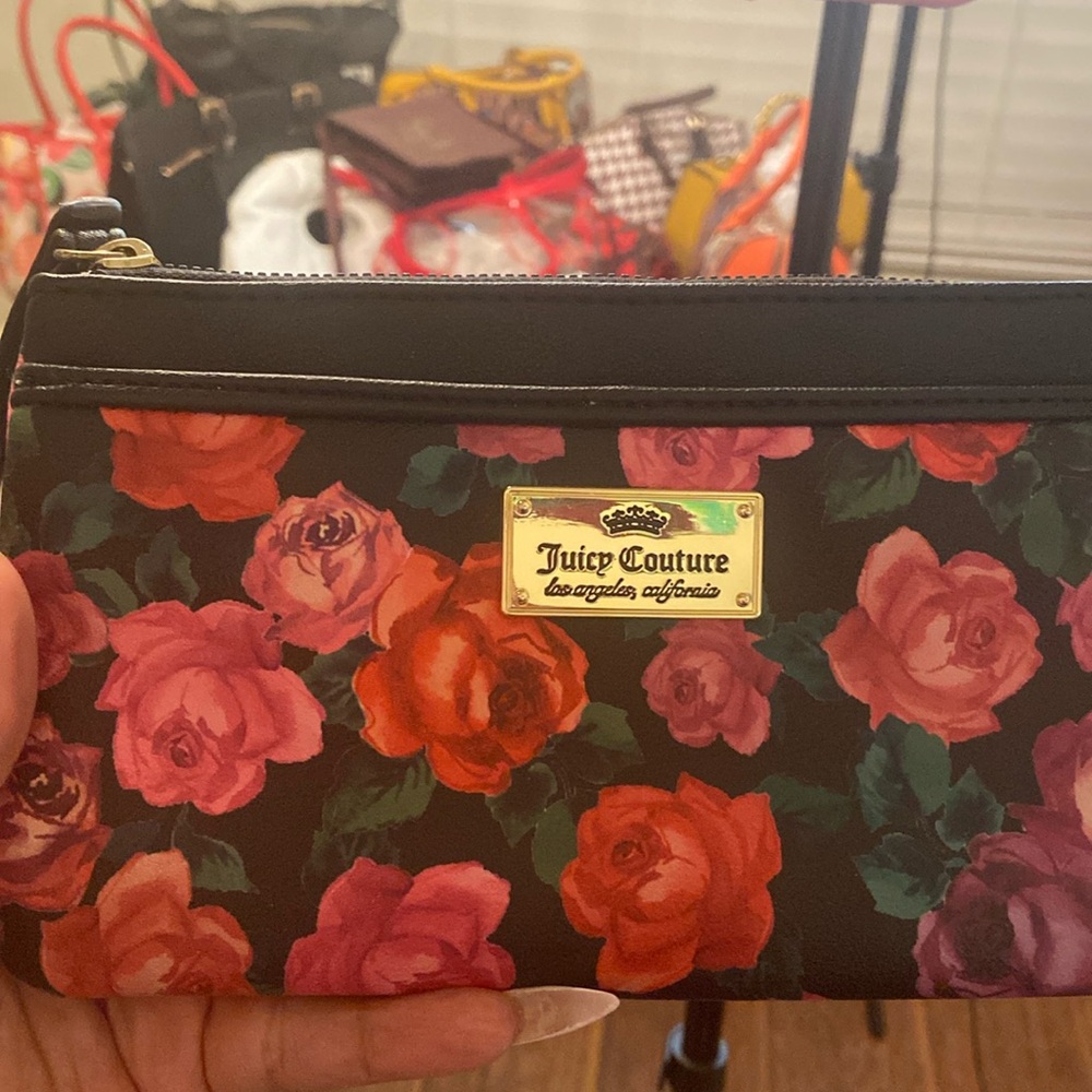 Juicy Wristlet